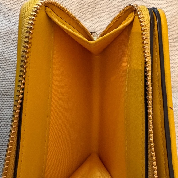 Tory Burch Canary Yellow Continental Wallet – Saffiano Leather – Chic & Giftable - Picture 3 of 4